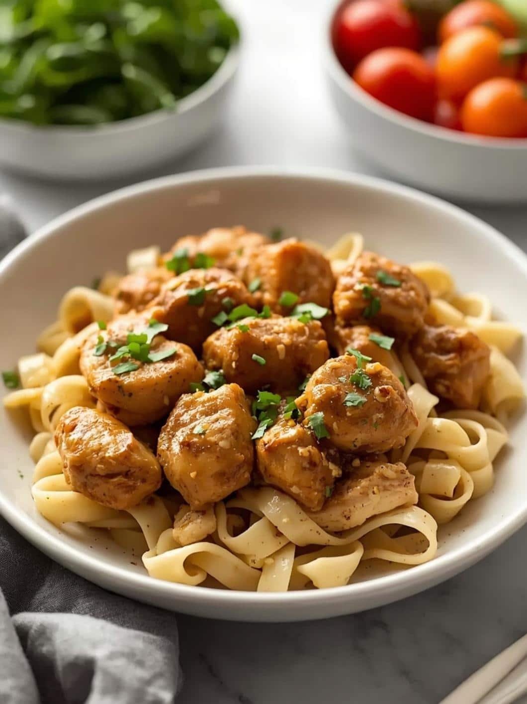 Slow Cooker Honey Garlic Chicken & Noodles (5 Ingredients) 15 Slow Cooker Honey Garlic Chicken & Noodles (5 Ingredients)